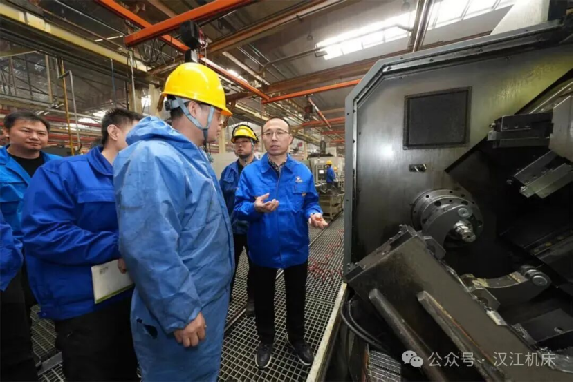 “大國工匠” 田浩榮走進陜汽開展“匠心智造 忠誠奉獻”專題講座