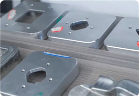 在新能源汽车产业蓬勃发展的浪潮中，江苏锋拓精锻科技有限公司宛如一颗璀璨的新星，在激烈的市场竞争中崭露头角。江苏锋拓精锻科技有限公司(下简称：江苏锋拓精锻)，专注于新能源汽车部件的研发与生产，主营业务涵盖新能源汽车上的电池托盘配件、空悬件、底盘件等关键部件。在新能源汽车市场迅速扩张的大背景下，江苏锋拓精锻敏锐地捕捉到了行业机遇，积极投身于这场绿色革命之中。PART1结缘台群一次审慎而坚定的选择2022年，对于江苏锋拓精锻来说，是一个具有重要意义的转折点。采访中，江苏锋拓精锻总经理顾宝祥回忆到：20